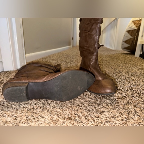 Brown Boots - Picture 2 of 4